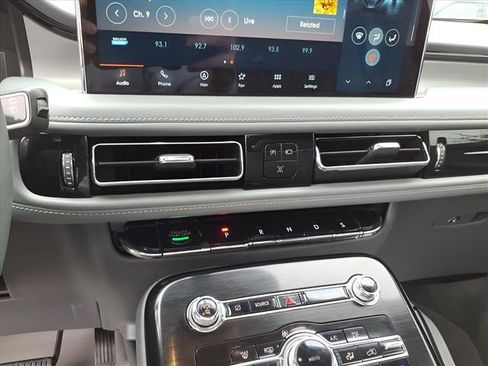 Used 2021 Lincoln Nautilus Reserve image 12