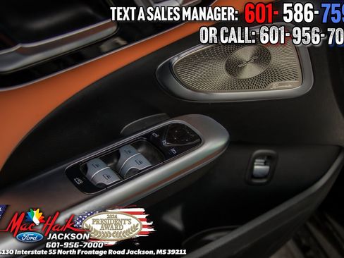 Used 2024 Mercedes-Benz C 300 Sedan image 15