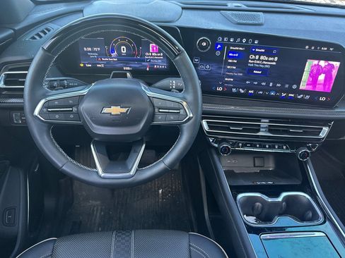 Used 2025 Chevrolet Traverse High Country w/ LPO, Floor Liner Package AWD/4WD image 16