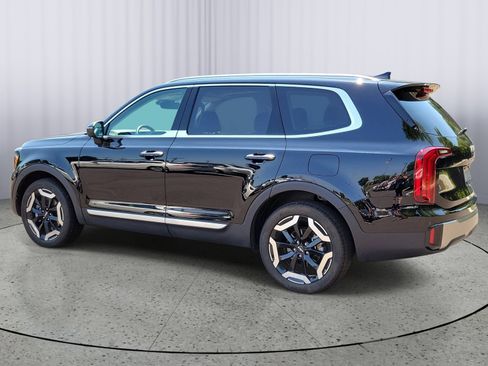 Used 2025 Kia Telluride S FWD image 4