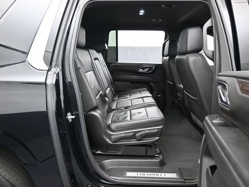 Used 2024 Chevrolet Suburban LT RWD image 39