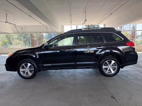 Used 2013 Subaru Outback 3.6R Limited AWD/4WD image 8