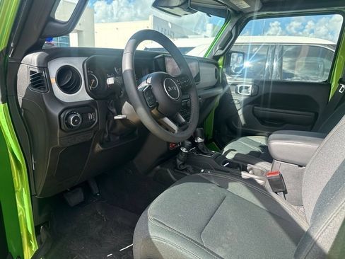 Used 2025 Jeep Wrangler Unlimited Sport AWD/4WD image 8