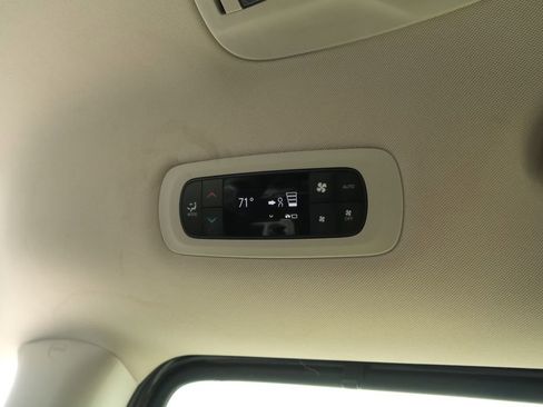 Used 2023 Chrysler Pacifica Touring-L image 31