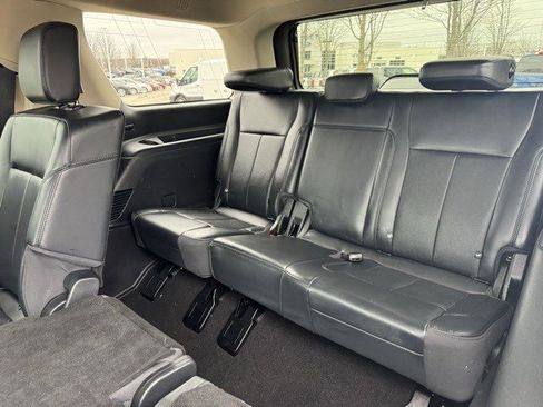 Used 2024 Ford Expedition XLT image 28