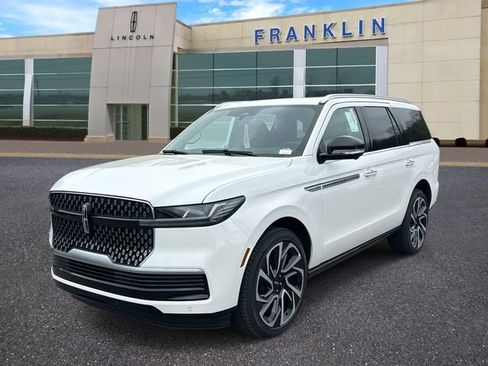New 2026 Lincoln Navigator Reserve AWD/4WD image 3