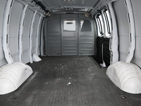 Used 2022 Chevrolet Express 2500 w/ Driver Convenience Package image 11