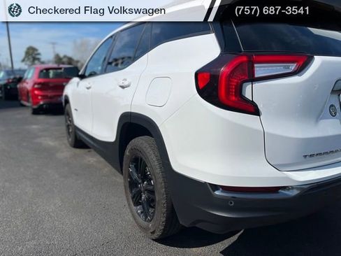 Used 2024 GMC Terrain AT4 image 8