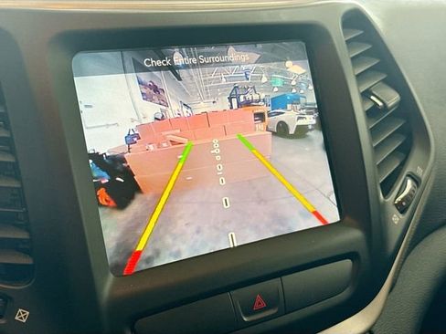 Used 2016 Jeep Cherokee Limited image 15