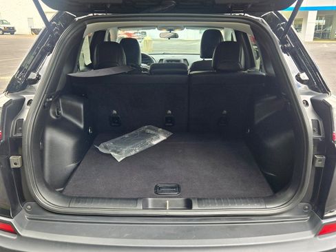 Used 2020 Jeep Cherokee Latitude Plus image 13