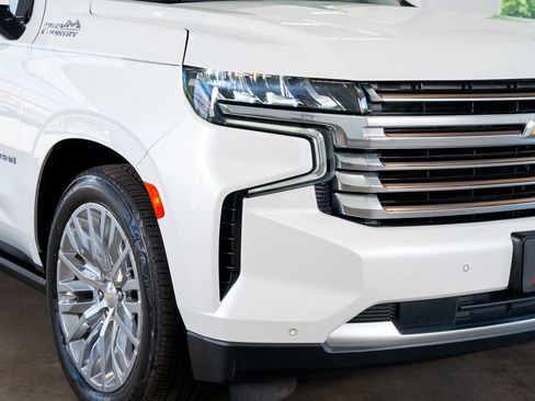 Used 2024 Chevrolet Suburban High Country AWD/4WD image 8