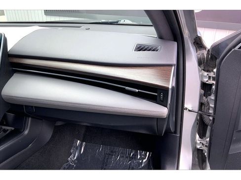 Used 2021 Toyota Avalon XLE FWD image 18