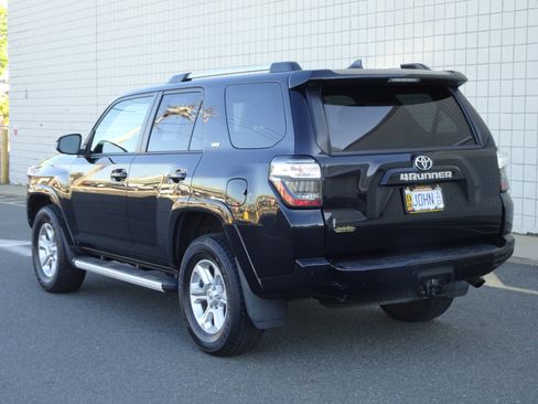 Used 2021 Toyota 4Runner SR5 image 5