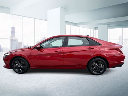 Used 2023 Hyundai Elantra SEL w/ Cargo Package FWD image 2