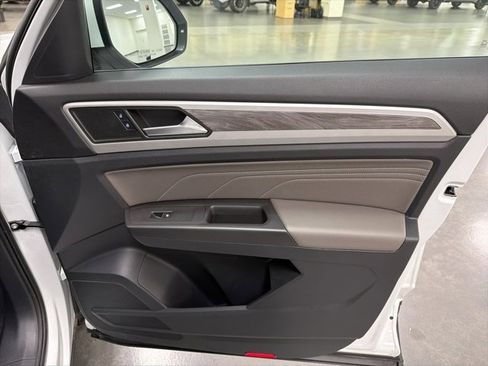 Used 2022 Volkswagen Atlas Cross Sport SE image 10