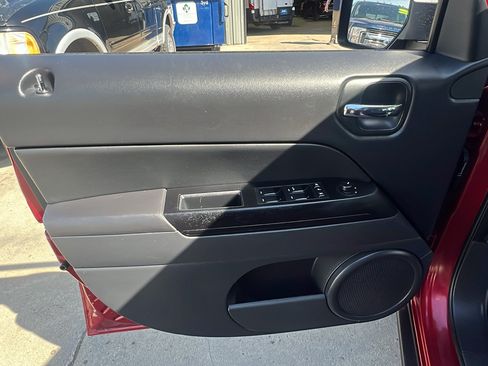Used 2017 Jeep Patriot High Altitude AWD/4WD image 10