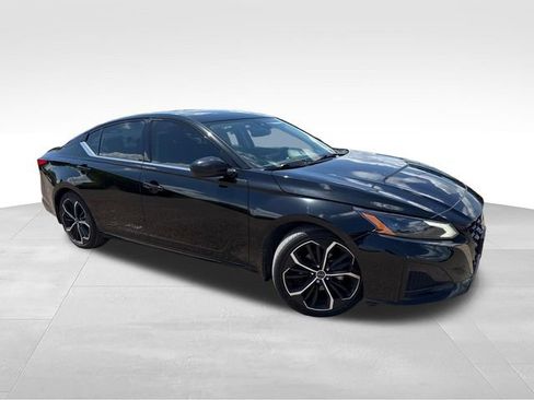 Certified 2024 Nissan Altima 2.5 SR FWD image 1