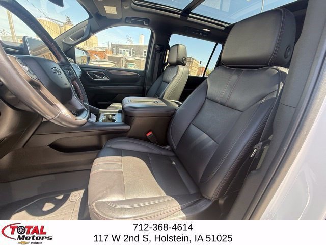 Used 2022 Chevrolet Suburban RST w/ Luxury Package AWD/4WD image 8