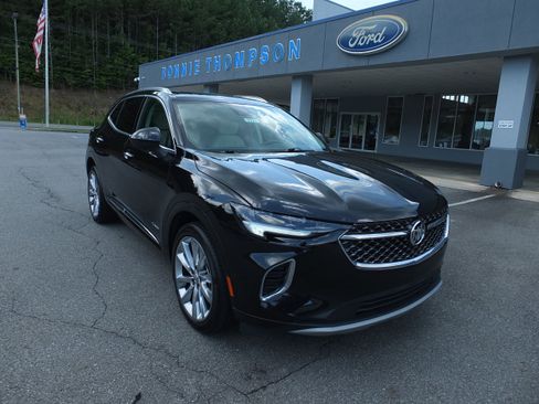 Used 2023 Buick Envision Avenir image 1