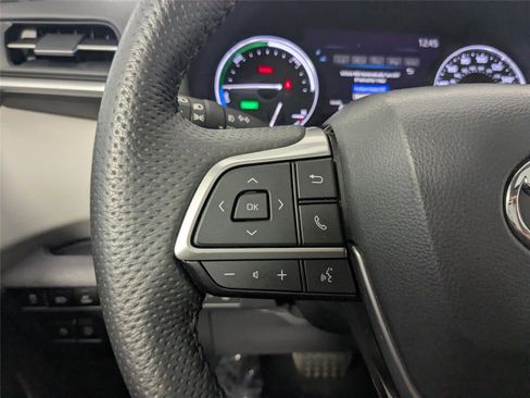 Used 2024 Toyota Sienna Limited image 20