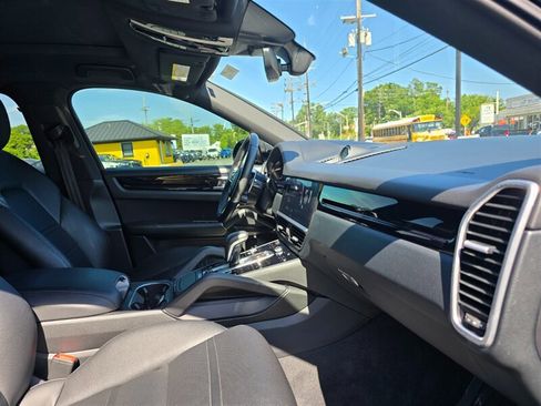 Used 2020 Porsche Cayenne AWD/4WD image 19