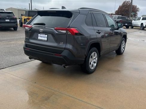 Used 2021 Toyota RAV4 LE image 6