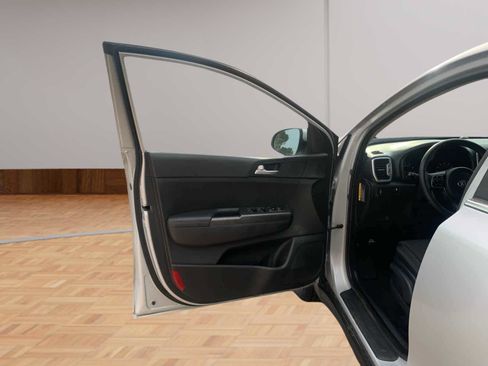 Used 2019 Kia Sportage LX FWD image 9
