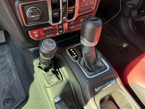 Used 2024 Jeep Gladiator Rubicon w/ Technology Group image 21