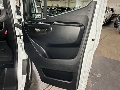 Used 2025 Mercedes-Benz Sprinter 2500 image 10