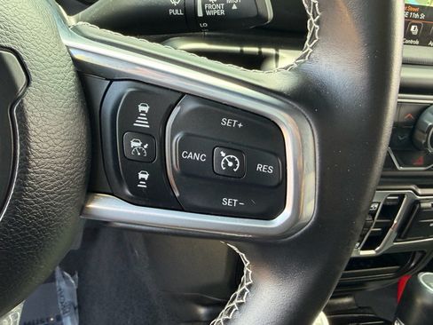 Used 2022 Jeep Wrangler Unlimited Sahara w/ Safety Group AWD/4WD image 33