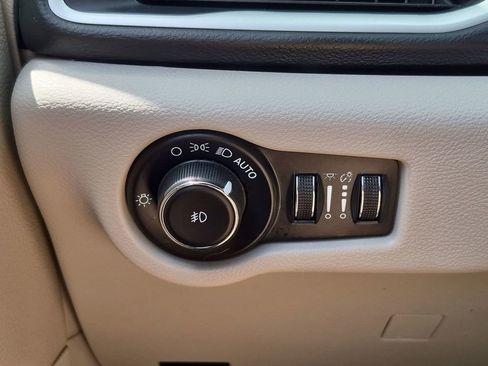 Certified 2023 Chrysler Pacifica Touring-L FWD image 23