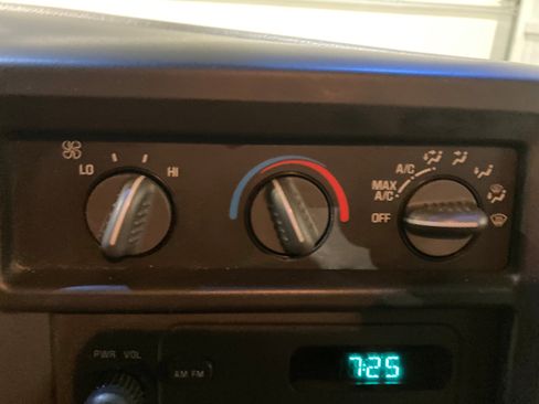 Used 2004 Chevrolet Express 1500 image 19