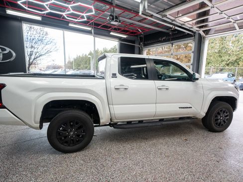 Used 2024 Toyota Tacoma SR5 image 4