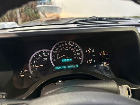 Used 2005 HUMMER H2 w/ Preferred Equipment Group image 18