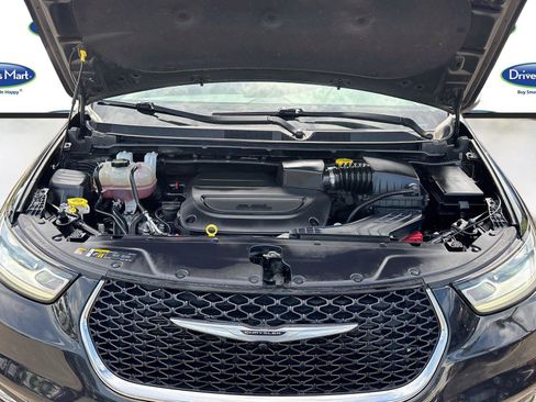Used 2023 Chrysler Pacifica Touring-L FWD image 30
