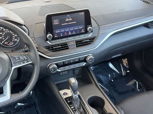 Used 2025 Nissan Altima 2.5 SV image 20
