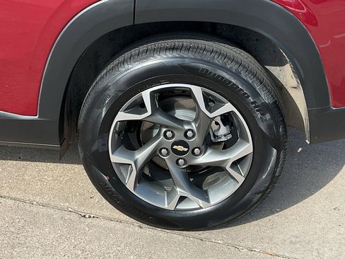 Used 2025 Chevrolet Trax LT image 8