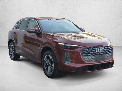 Used 2025 Audi Q5 Premium Plus w/ Premium Plus AWD/4WD image 3