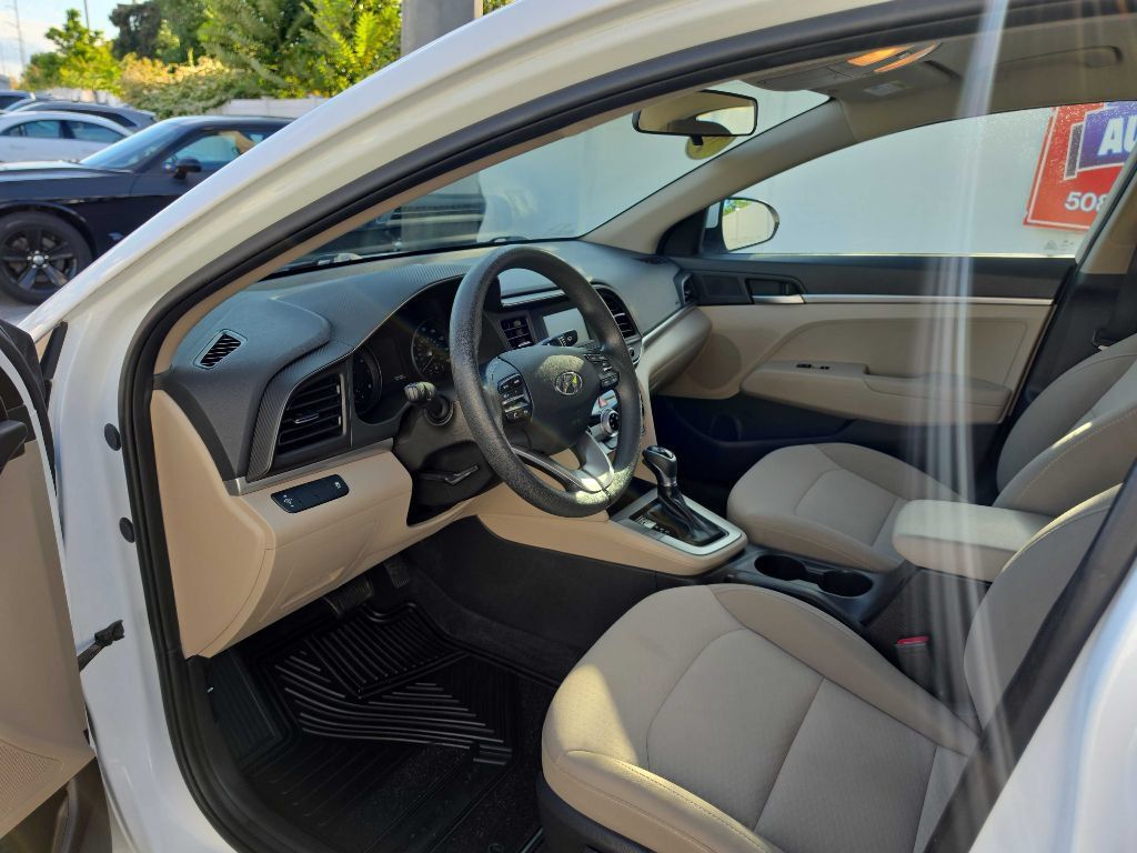 Used 2019 Hyundai Elantra SE FWD image 12