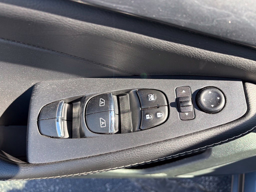 Used 2023 Nissan Maxima Platinum w/ Sport Mat Group FWD image 31