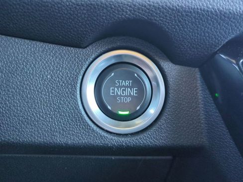 Used 2025 Chevrolet Traverse LT image 38