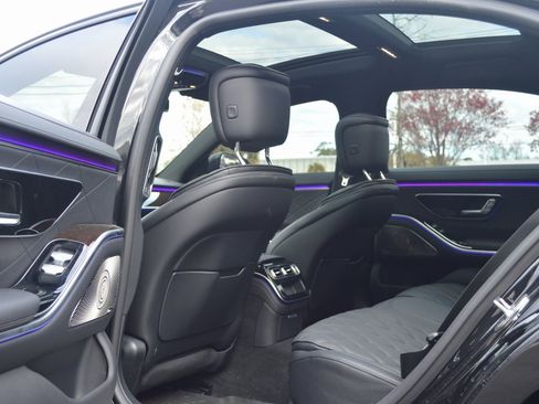 Used 2025 Mercedes-Benz S 580 4MATIC Sedan image 31