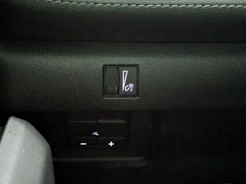 Used 2023 Chevrolet Colorado LT w/ LT Convenience Package III image 14