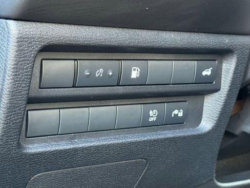 Used 2025 Mitsubishi Outlander SE image 21