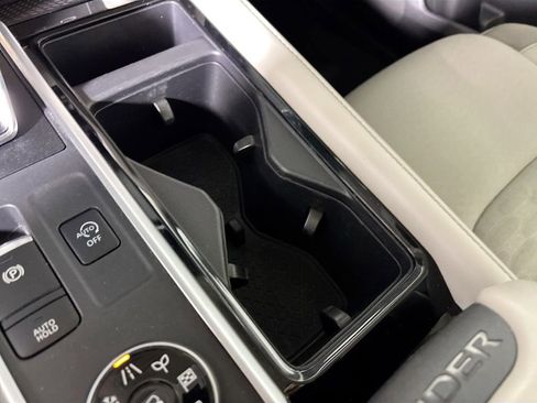 Used 2022 Nissan Pathfinder SV w/ SV Premium Package image 15