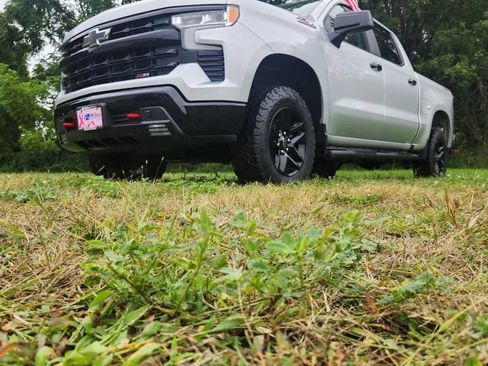 Used 2022 Chevrolet Silverado 1500 LT Trail Boss w/ LPO, Dark Essentials Package AWD/4WD image 2