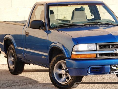 Used 2000 Chevrolet S10 Pickup LS w/ Preferred Equipment Group image 25