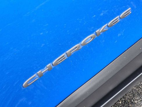 Used 2019 Jeep Cherokee Trailhawk w/ Comfort/Convenience Group image 11