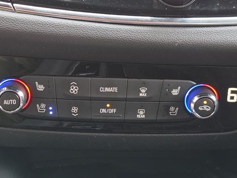 Used 2024 Buick Enclave Premium AWD/4WD image 32