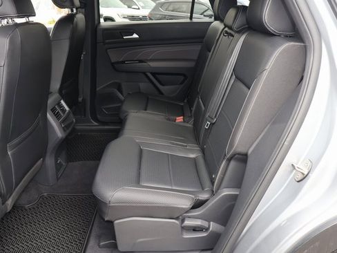 Certified 2021 Volkswagen Atlas Cross Sport SE w/ V6 Towing Package image 13